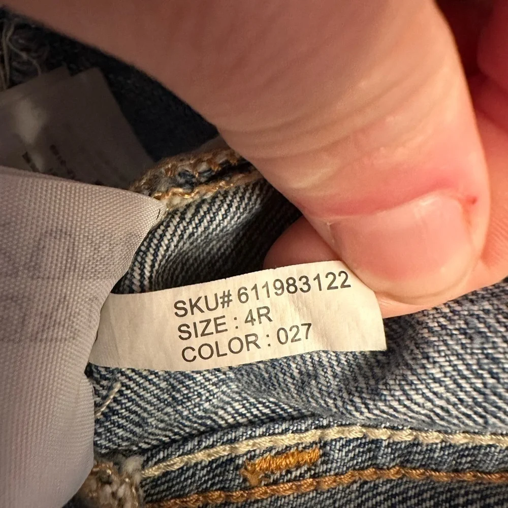 ABERCROMBIE AND FITCH DISTRESSED SKINNY JEANS - Size 27 / 4